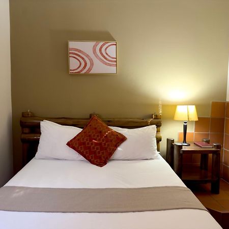 Centurion Guest House And Lodge Екстер'єр фото