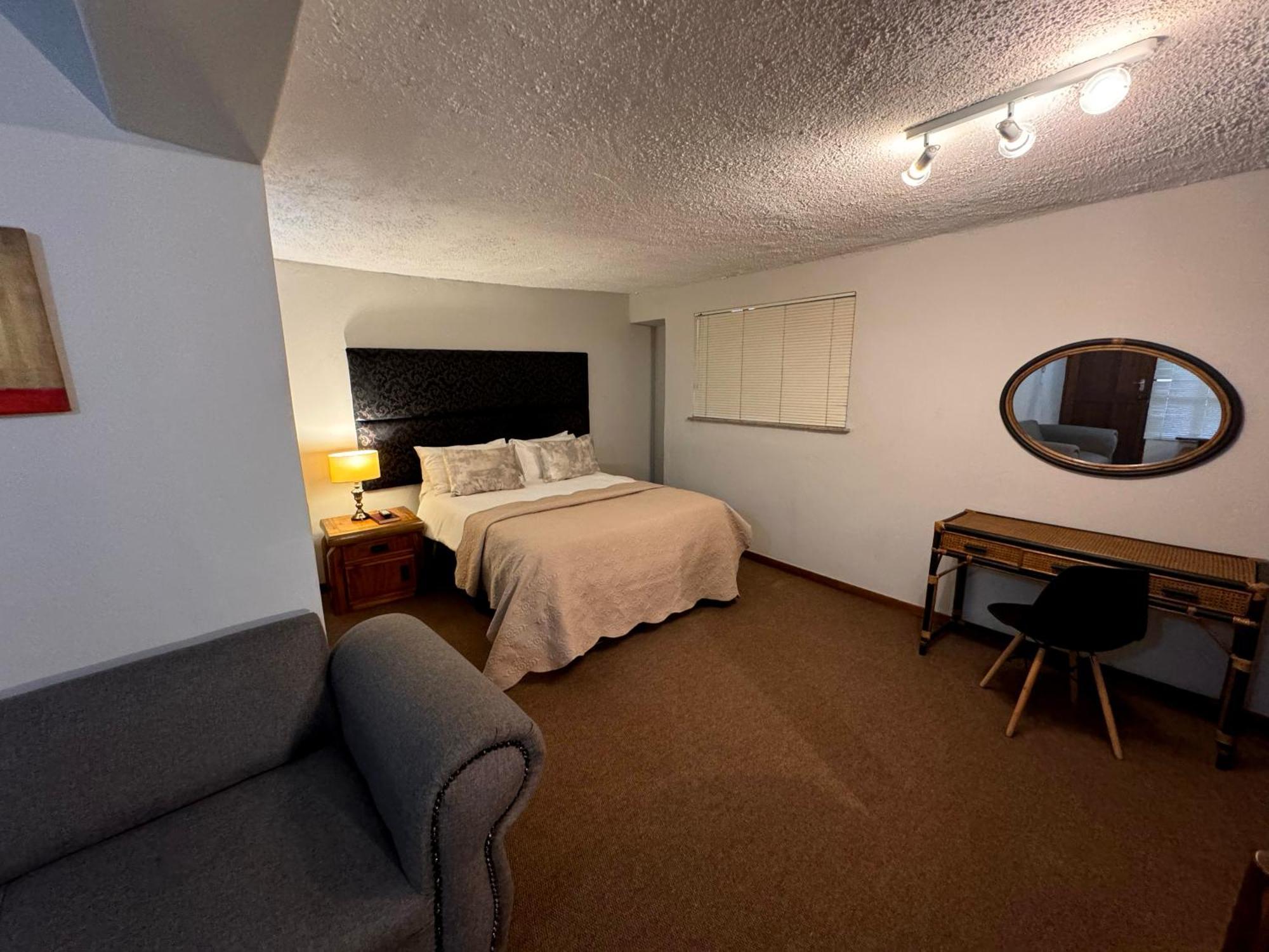 Centurion Guest House And Lodge Екстер'єр фото